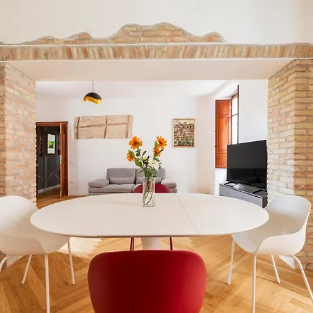 Apartman 10' From The Sea, In The Center Of *