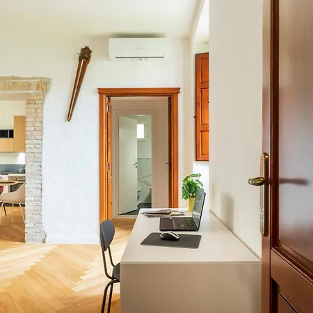 Apartman 10' From The Sea, In The Center Of *