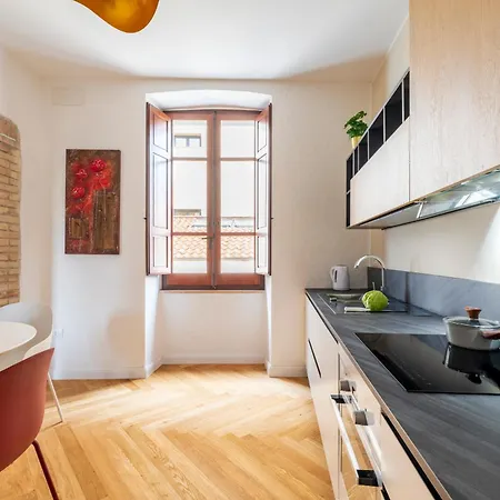 10' From The Sea, In The Center Of Apartman