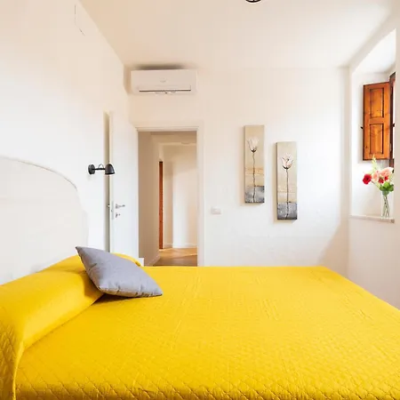 Apartman 10' From The Sea, In The Center Of *